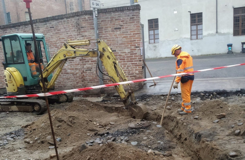 Vie Vidua e del Gazometro a Casale: proseguono i lavori per il ripristino del porfido